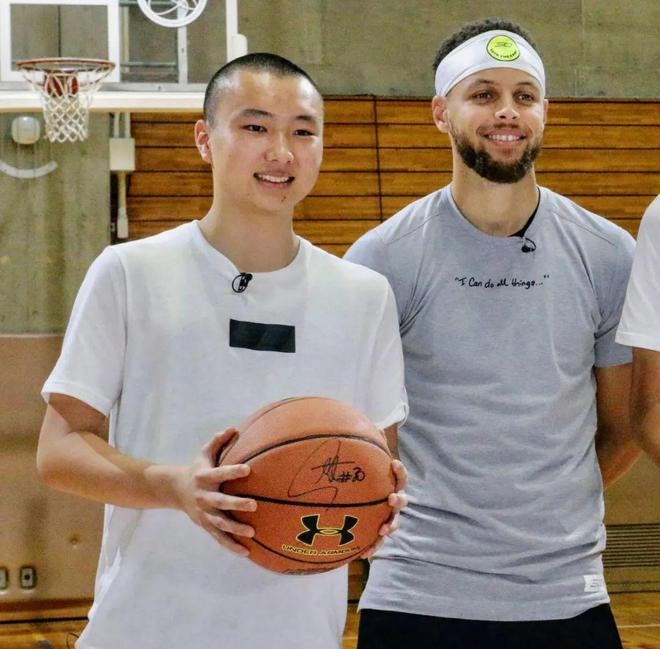 20岁就绝杀中国的日本库里，连续5场20+演大学版林疯狂！他的目标是NBA